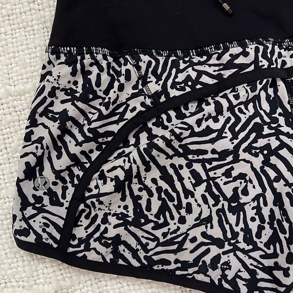 Lululemon Running “Speed” Shorts Size 2 - Picture 3 of 3